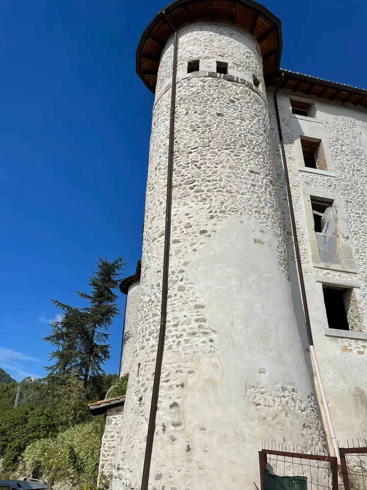 Schreinerei aus laminiertem Holz: Schloss, Riofreddo, Italien