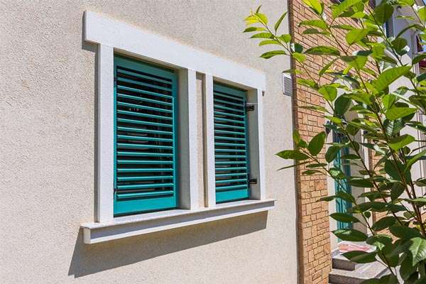 Swing shutters with movable slats