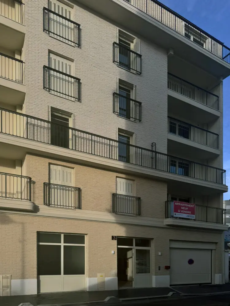 Laminated Wood Joinery: Residential Apartment Building, Aubervilliers, France