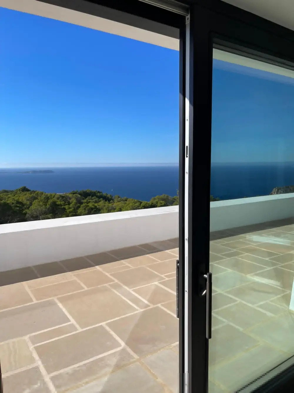Laminated Wood Joinery: Residential Building, Ibiza, Spain