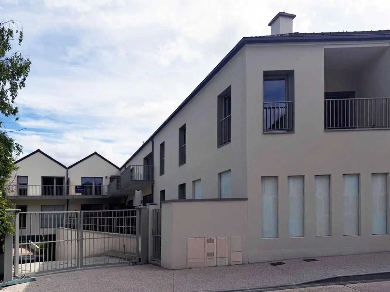Laminated Wood Joinery: Residential Complex, Morainvilliers, France
