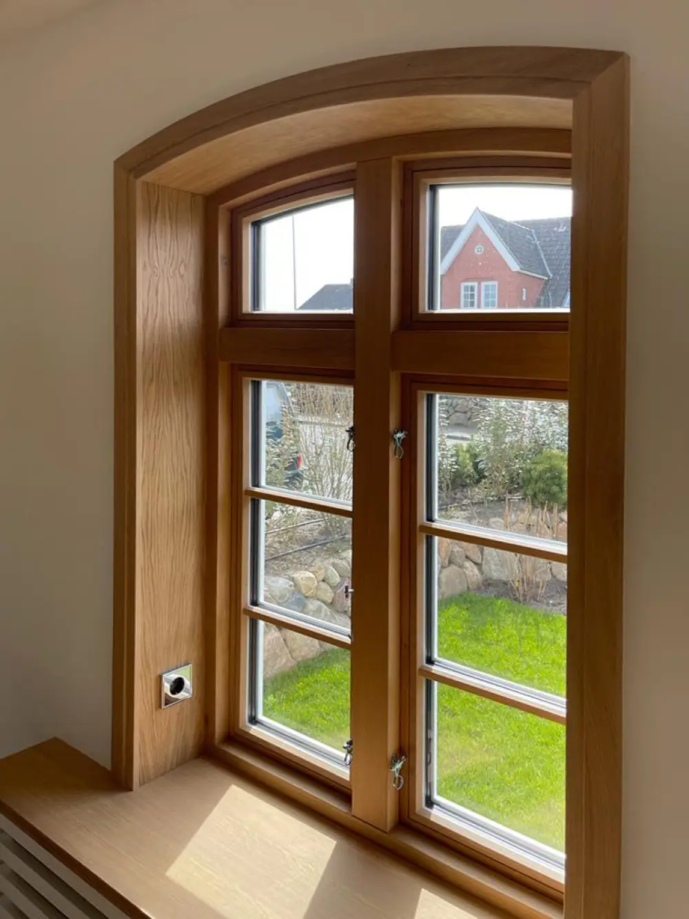 Laminated Wood Joinery: Residential project in Sylt Island, Germany