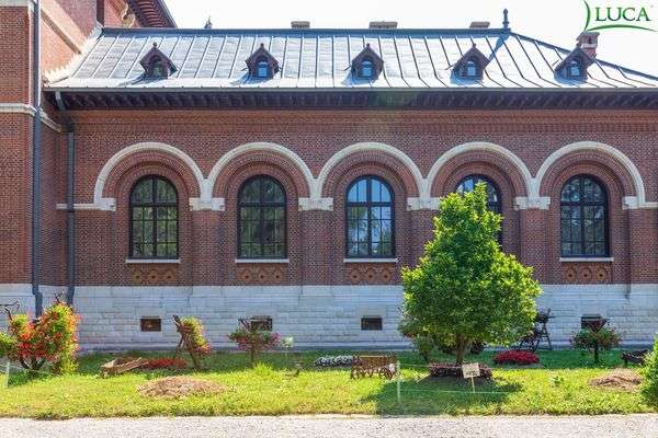 Laminated Wood Joinery: Curtea de Argeș Monastery