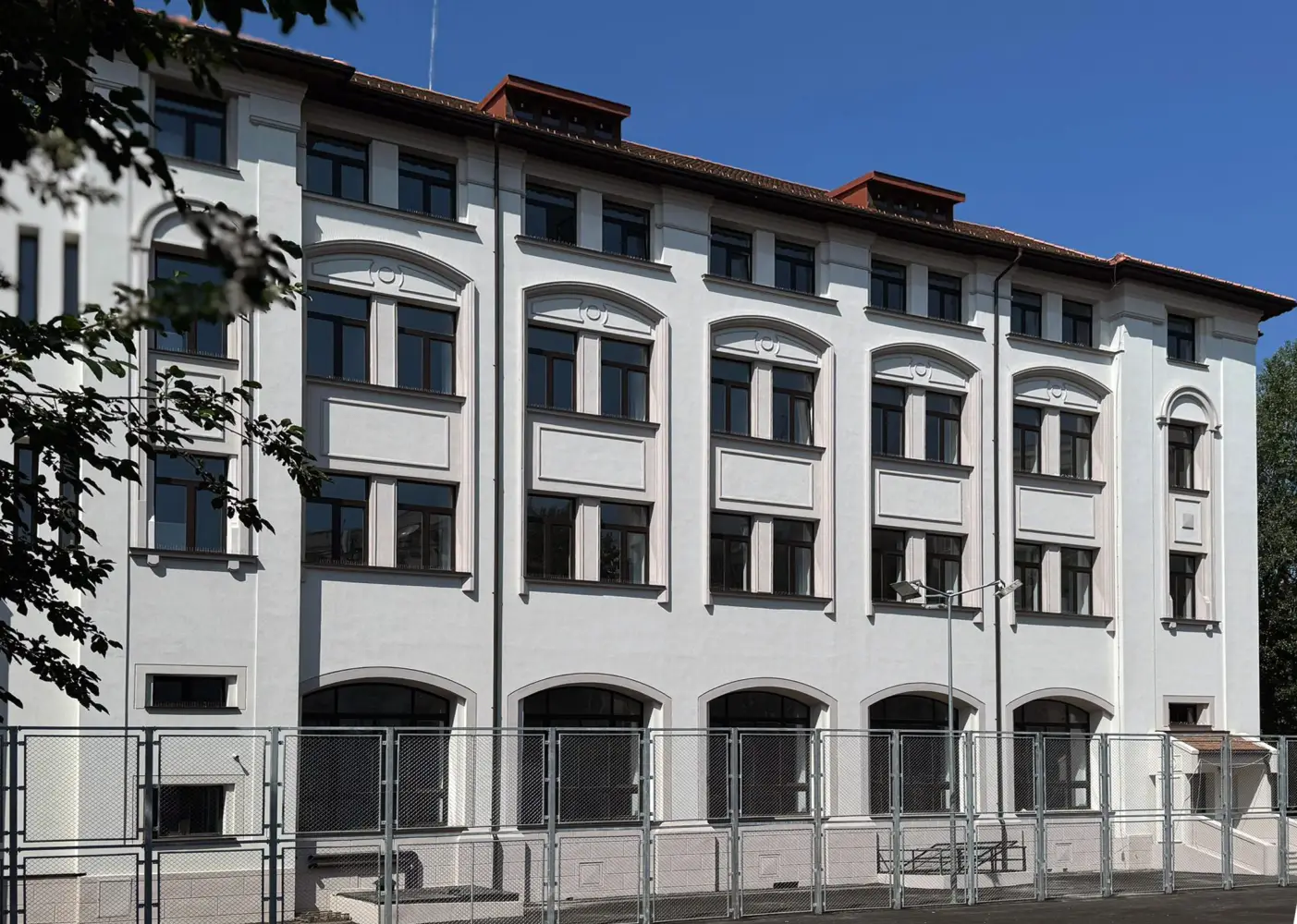 Laminated Wood Joinery: Mihai Eminescu College, Bucharest, Romania