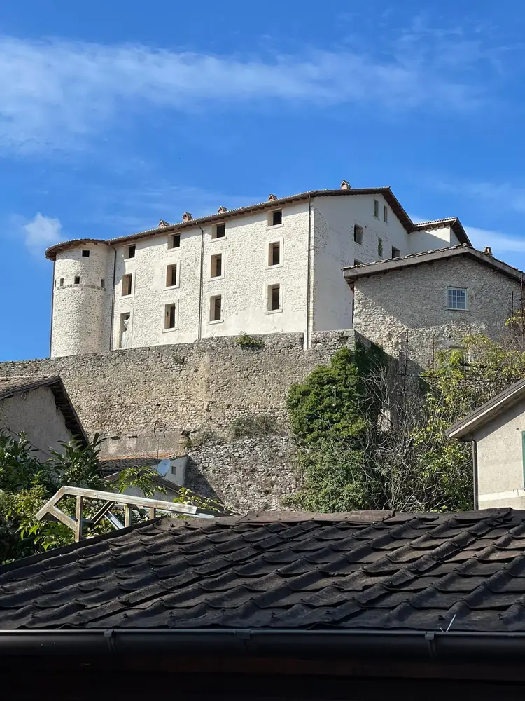 Menuiserie en Bois Stratifié: Château, Riofreddo, Italie