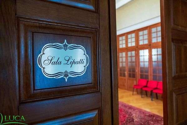 Tâmplărie Lemn Stratificat: Casa de Căsătorii Sector 3, București