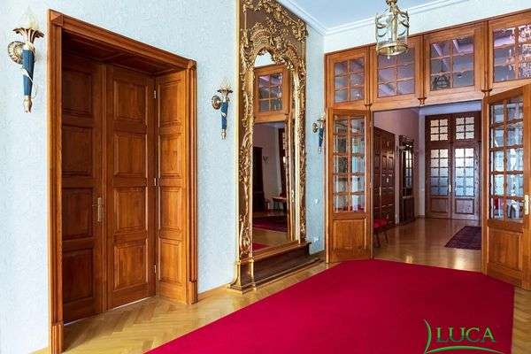 Tâmplărie Lemn Stratificat: Casa de Căsătorii Sector 3, București
